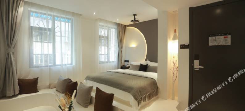 溪花涧影视酒店(昆明老街南屏街店)图片