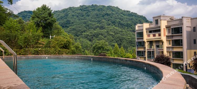 元居斯维登温泉度假公寓(崇州九龙沟漂流店)图片