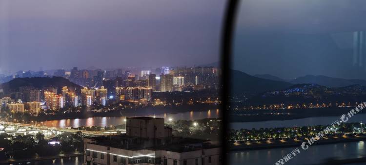 星城悦江泳池酒店(长沙五一广场IFS国金中心店)图片