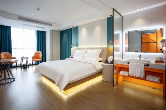 惠来金泰湾轻居酒店(宏泰购物广场店)