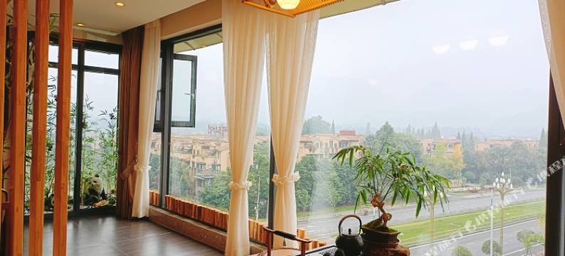 熊猫栖山·设计师度假民宿(都江堰融创乐园熊猫谷店)图片