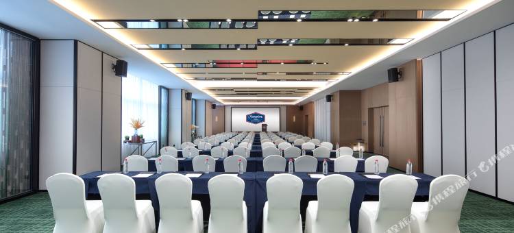 贵阳南明火车站希尔顿欢朋酒店图片