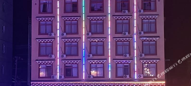 巴塘雲鼎酒店图片