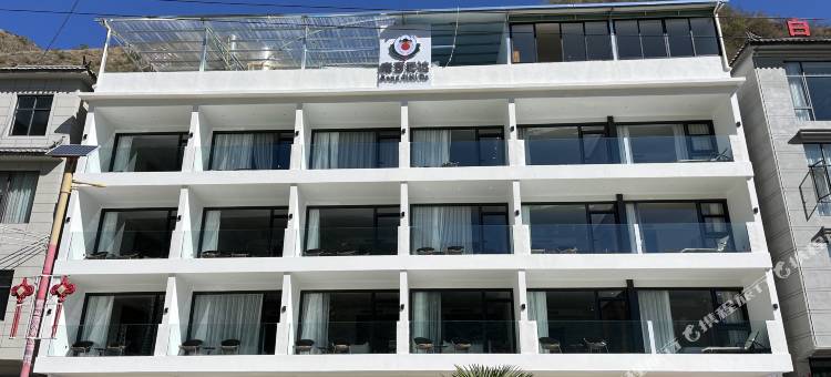 森吉尼达·洛河山舍(拖顶店)图片