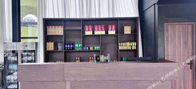 河它温泉太空营地图片