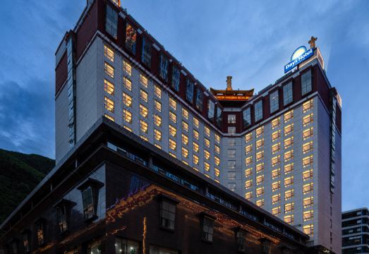 Days Wyndham Hotel in Malakhan, Aba Hotel Overview