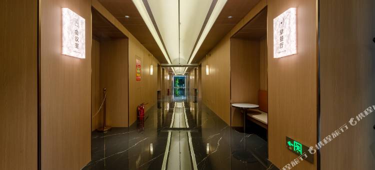 长治万信至格酒店(万达广场长治高铁东站店)图片