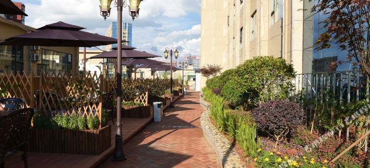 铂晶轻奢酒店(昭通古城省耕文化公园店)图片