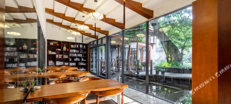 安境.老树院子(峨眉山风景区店)图片