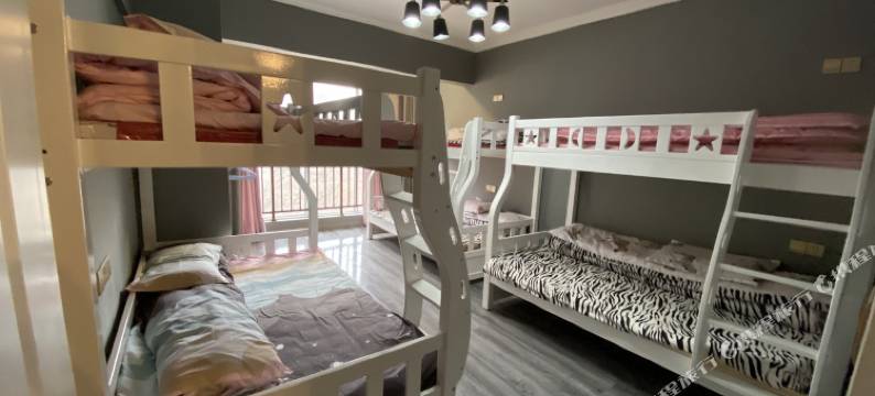 甘孜彩虹岛民宿青年驿站图片