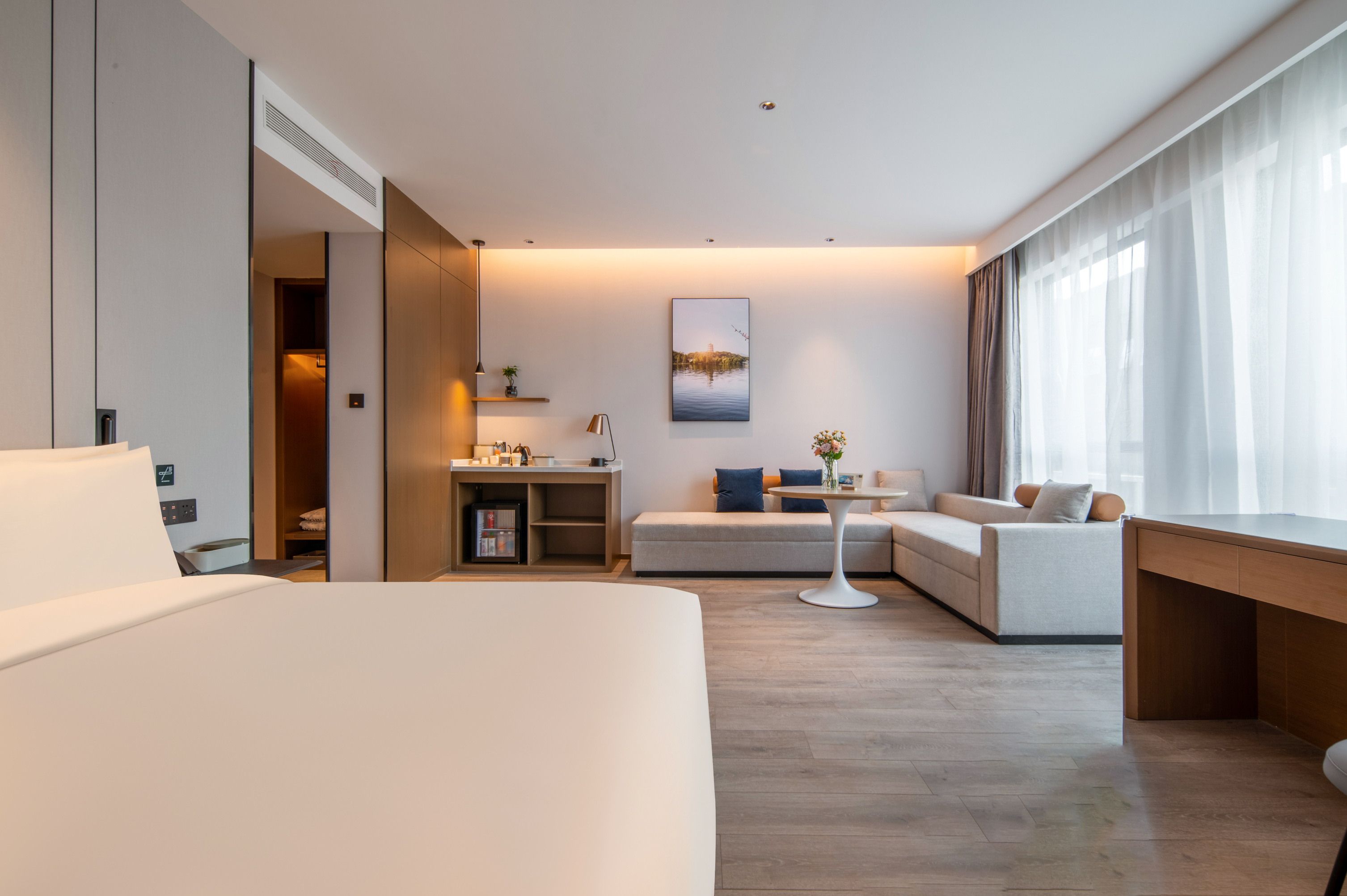 Atour Hotel East Plaza, Hangzhou East Railway StationOver view