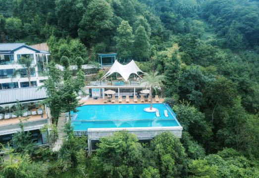 Qingcheng Mountain Chujian Mountain Hot Spring HotelHotel Overview