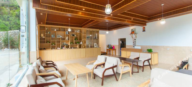 卓玛石头温泉民宿图片