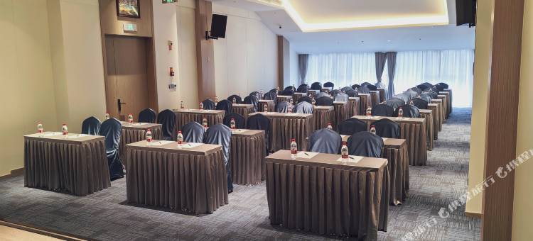 凯里亚德酒店(临沧佤山凤城玉龙湖公园店)图片