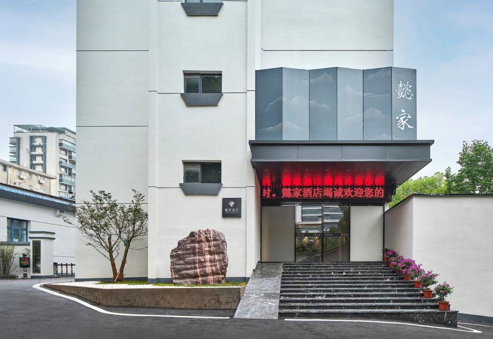  Hotel Overview