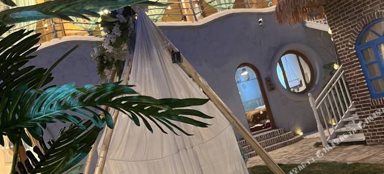 伊宁霍比特小屋图片