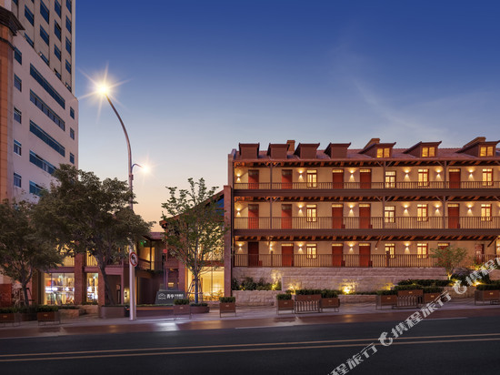 青亭·里院(青岛栈桥中山路地铁站店)