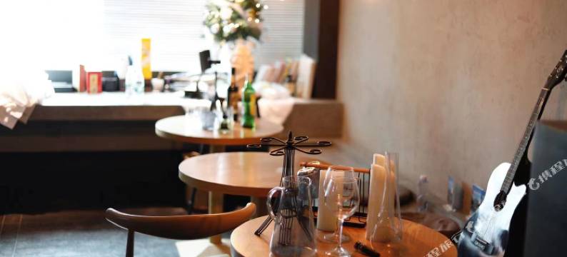 肆鸽·雾都设计师酒店(观音桥九街高屋店)图片