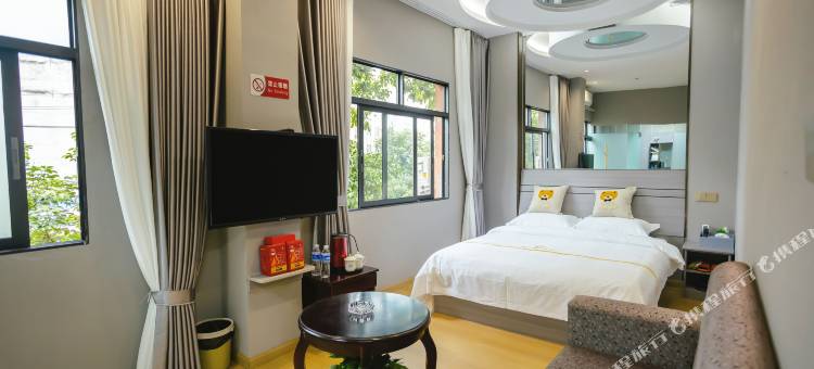 畲乡假日酒店(营山站店)图片