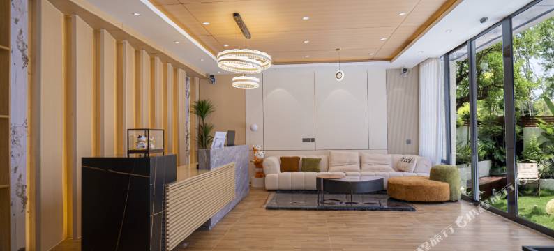 尘上·梅里酒店(飞来寺观景台店)图片