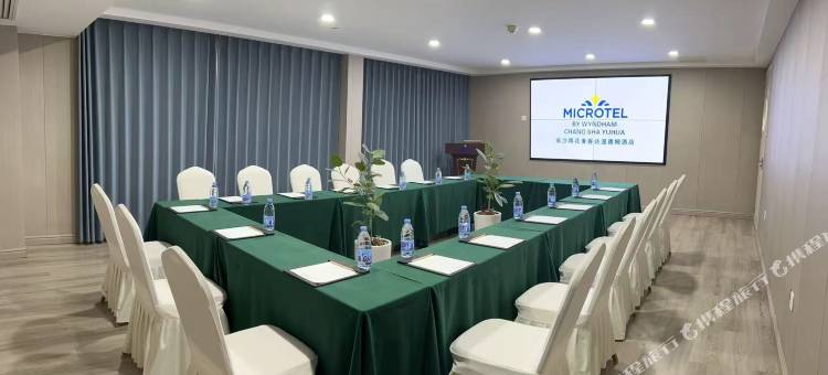 网鱼电竞酒店(德思勤商业广场店)图片