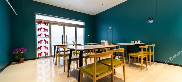 居魔方智能酒店(中华北大街柏林庄地铁站店)图片