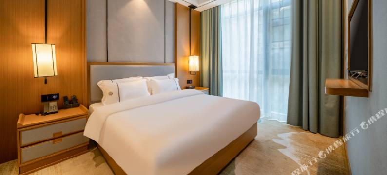 君美达酒店(安顺市人民医院驼宝山广场店)图片