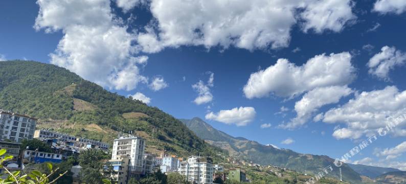 怒江云朵大酒店(青山公园店)图片