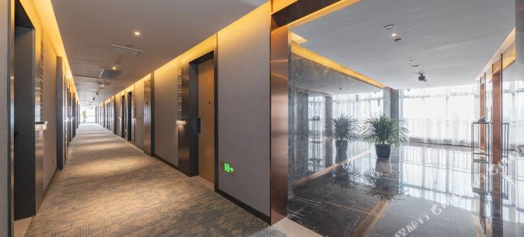 昆山长江北路宝裕广场亚朵酒店图片