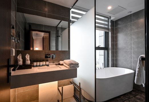 QIANNA HOTEL (Gongyi Huaxi Square)Hotel Overview