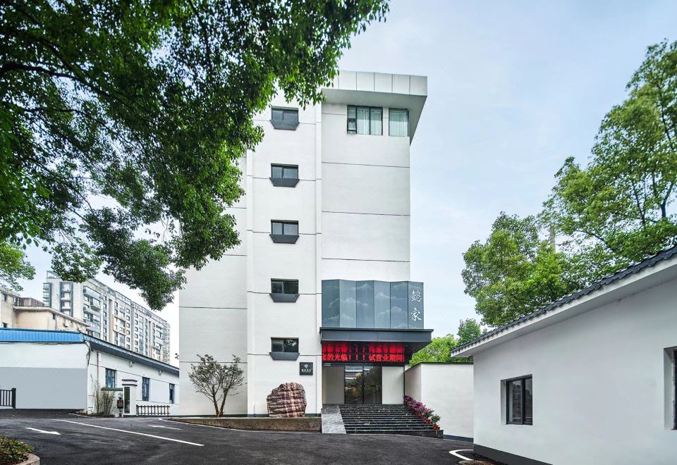  Hotel Overview