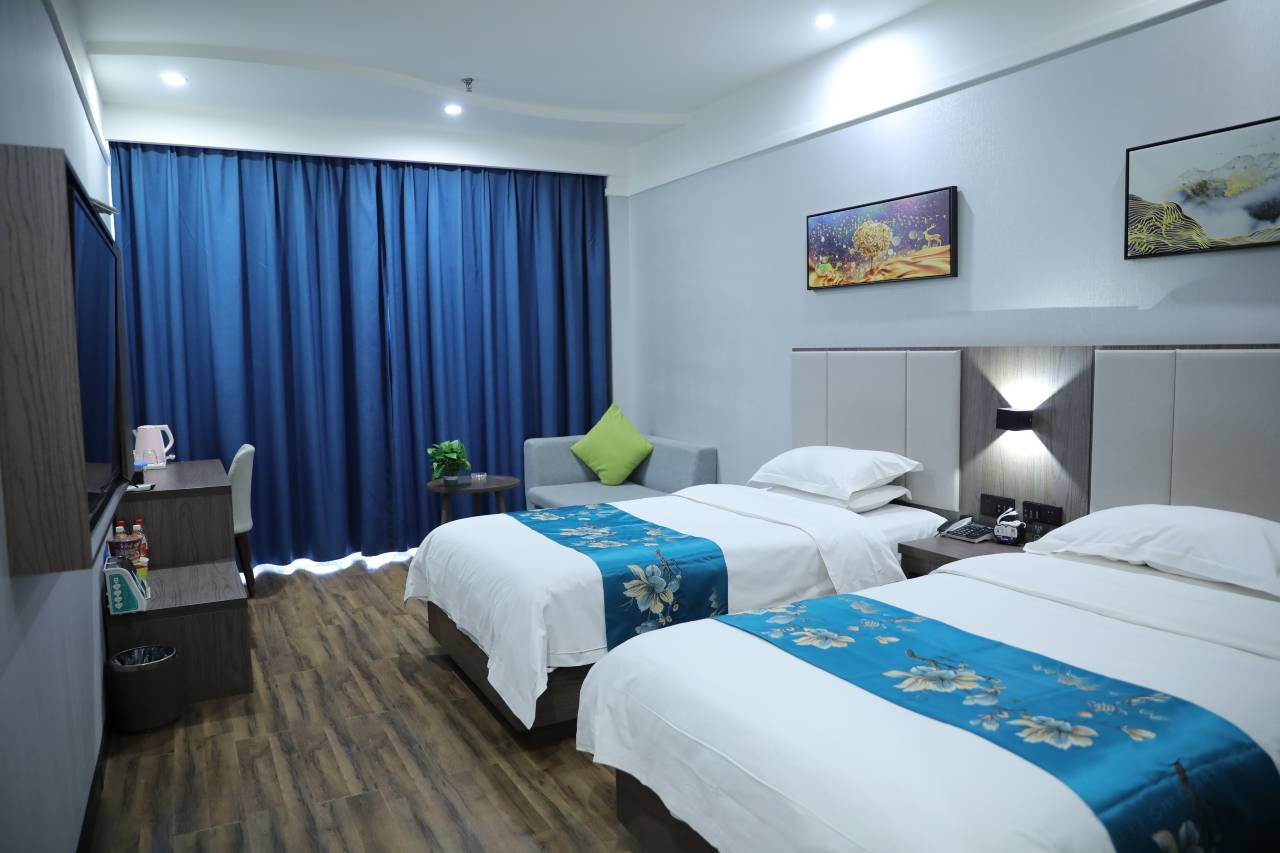 庆阳锦龙商务酒店