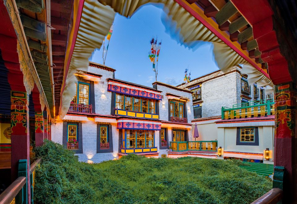 赤江拉让古迹酒店(八廓街大昭寺店)外景图