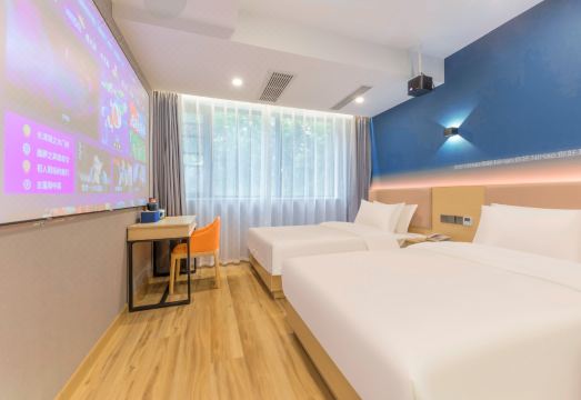Ni Hao Hotel (Zhenjiang Dashikou Suning Square) Hotel Overview