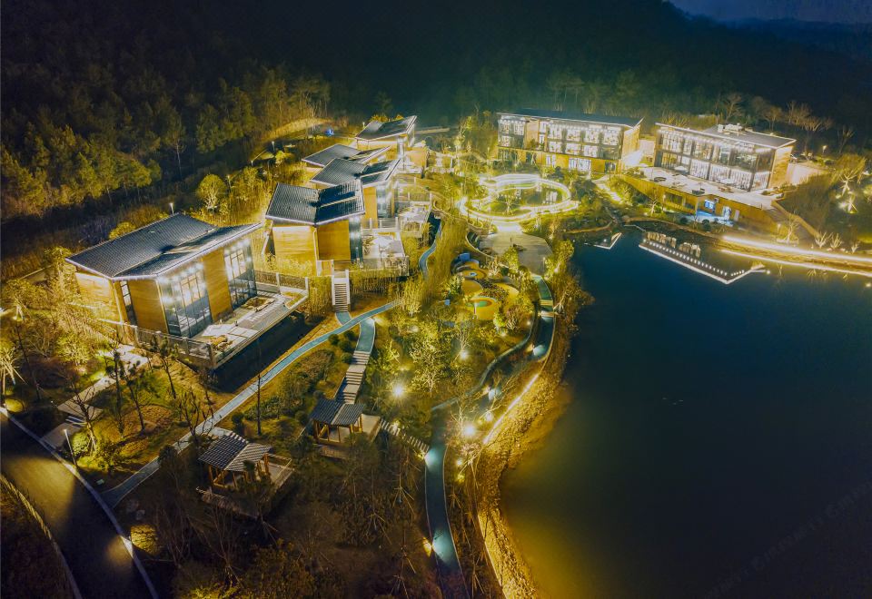 天目湖隐湖居度假村外景图
