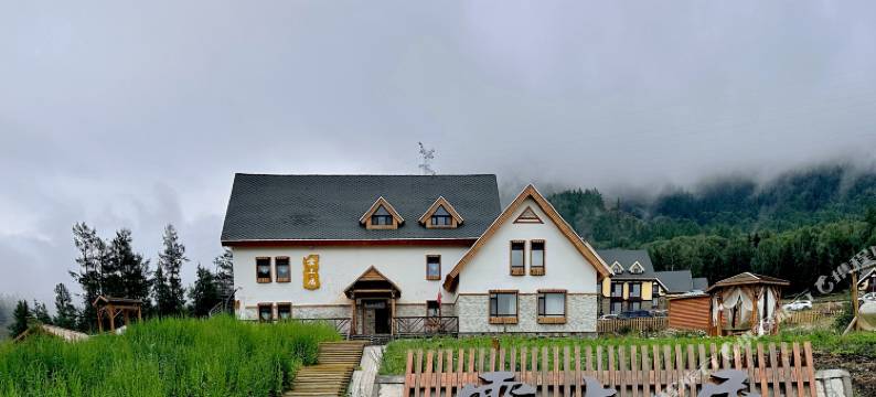 喀纳斯云上·居山庄图片