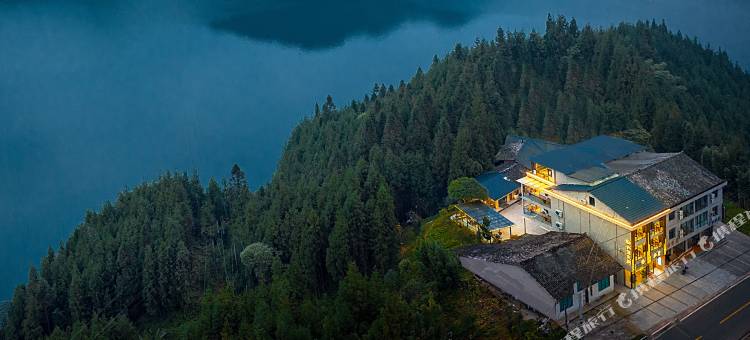 瓦屋山柏菲民宿图片