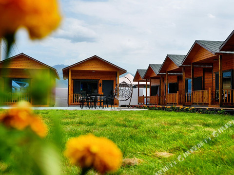 尼勒克香格里民宿