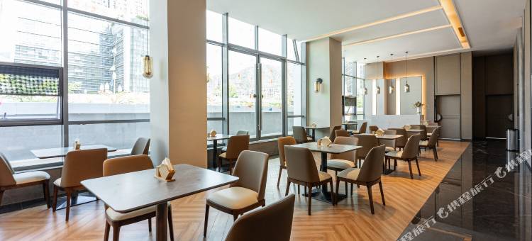 火红年华·钒华酒店图片