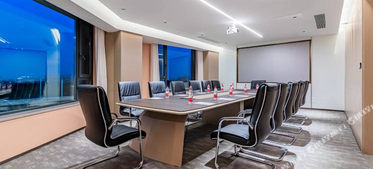 星程酒店(和静天鹅湖路店)图片