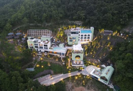 原舍嘿矿熊猫民宿外景图