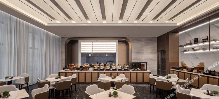 青岛红岛高新区华东路亚朵酒店图片