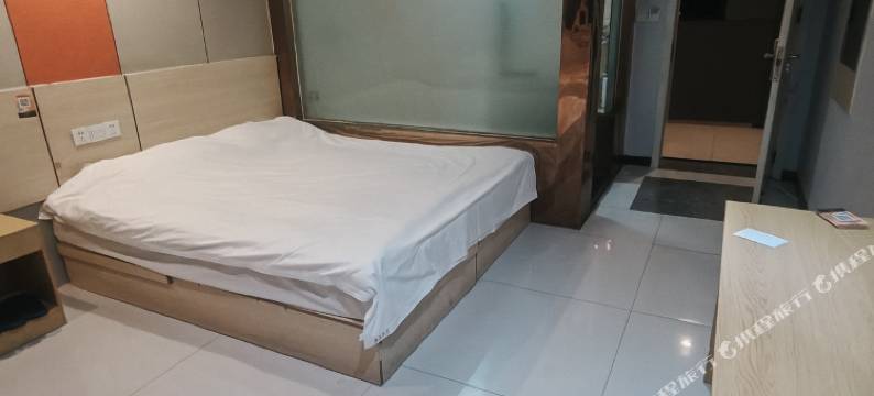 贵安商务宾馆(嘉祥一中萌山校区唐宁街店)图片