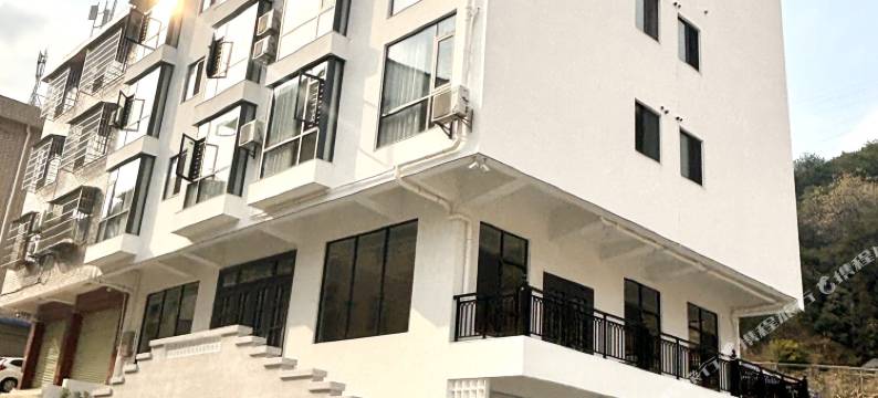 云岭上·Cloud Hill度假美宿(平乐中心广场店)图片