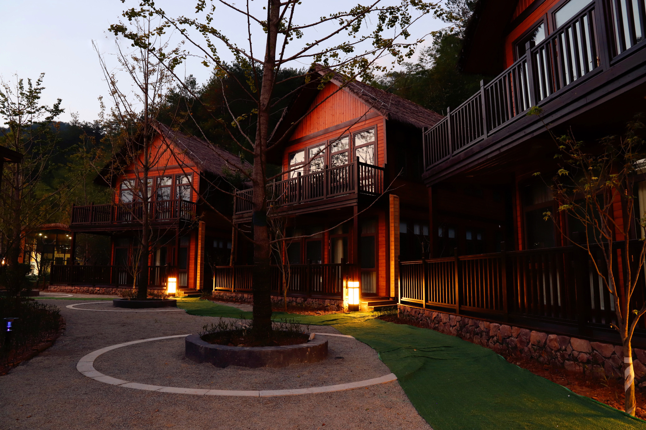 Sanbai Mountain Town Yingcui Lake Tribe Hotel Over view