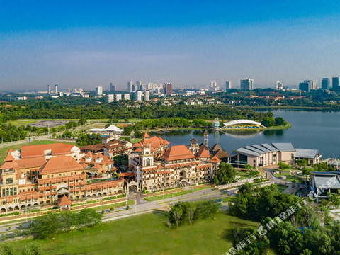 普特拉贾亚湖滨希尔顿逸林酒店