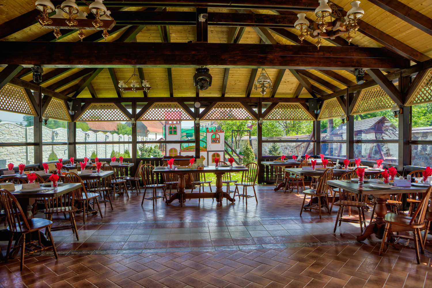 Conacul Ambient Over view