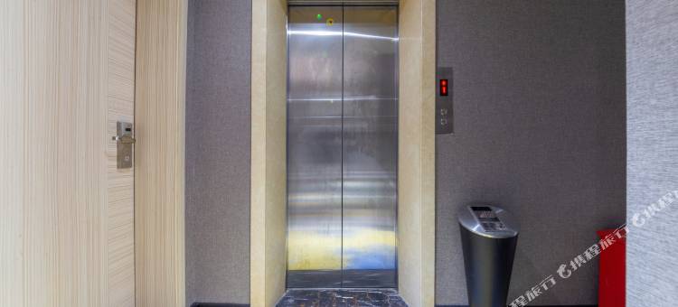 赣州悦享生活主题酒店(江南宋城步步高新天地店)图片