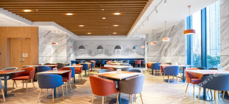 南昌方大智选假日酒店(红谷滩南昌舰主题公园店)图片