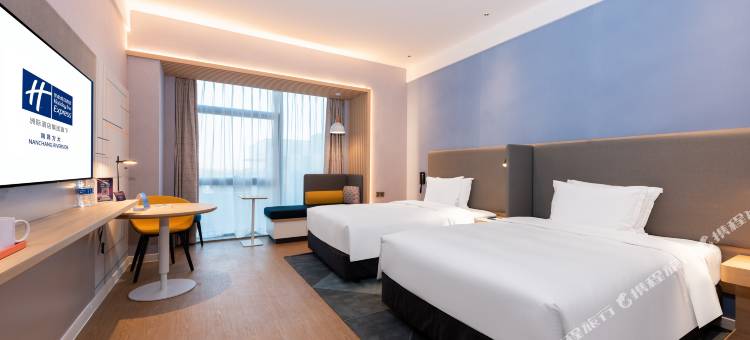 南昌方大智选假日酒店(红谷滩南昌舰主题公园店)图片